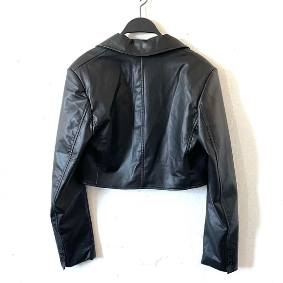 Blogger Fave Zara black faux leather one button cropped jacket - Picture 11 of 14